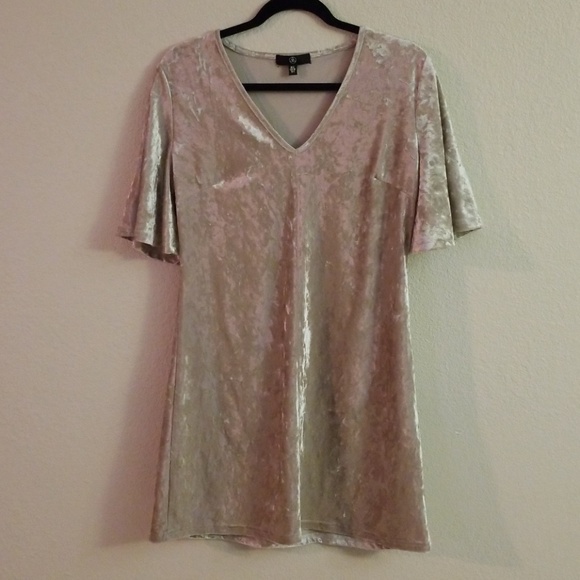 Missguided Dresses & Skirts - MISSGUIDED Velvet dress